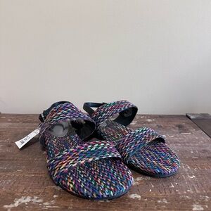 Carlos by Carlos Santana women’s woven multicolored sandals w black strap size10